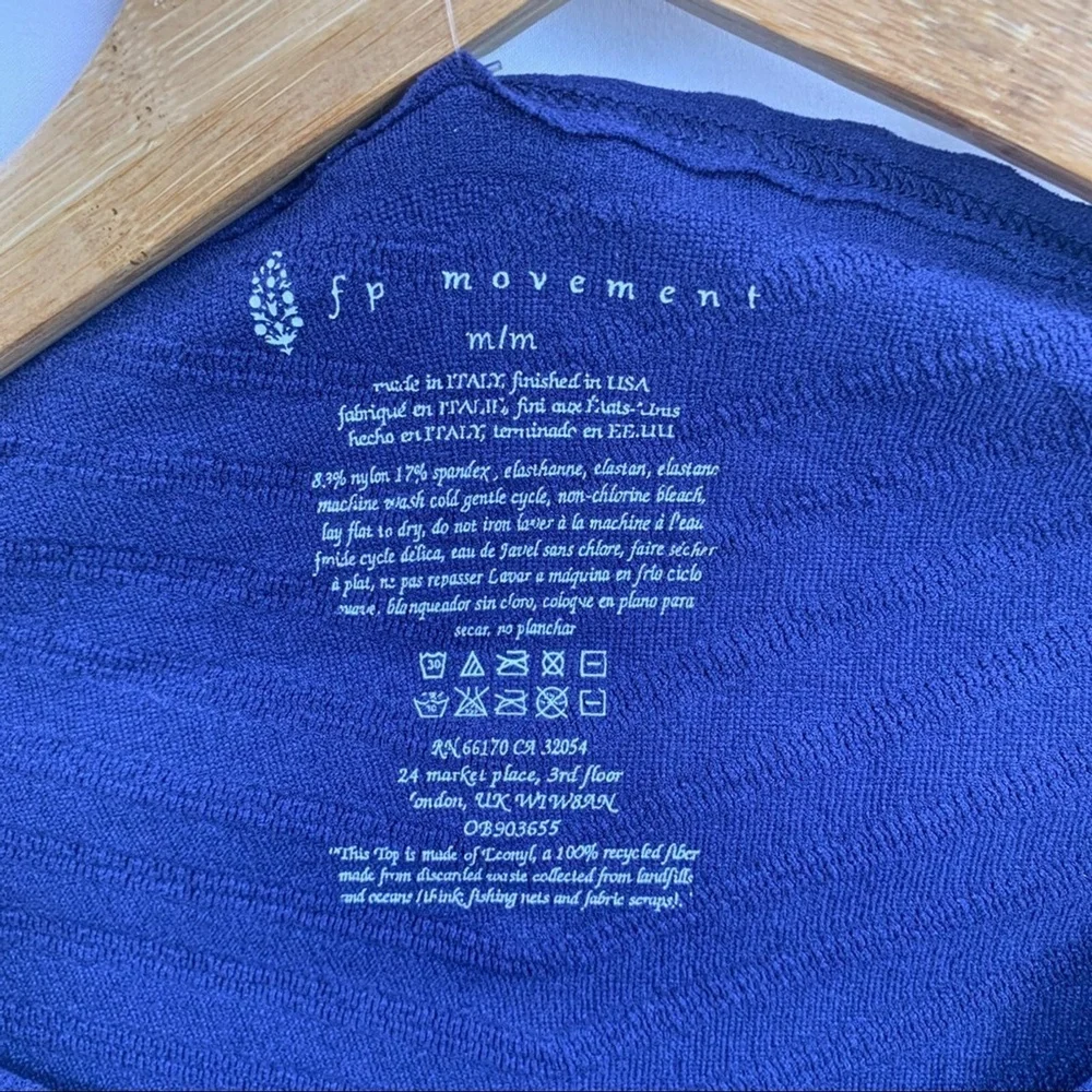 Free People Navy Gone Adrift Long Sleeve Crop Medium Yoga‎ Workout New